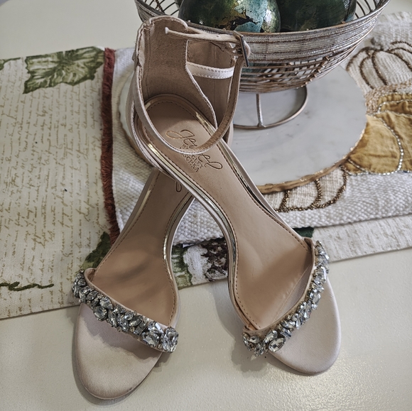 Jewel Badgley Mischka Shoes - Jewel Badgley Mischka Dash Ankle Strap Kitten Heel NWOT
